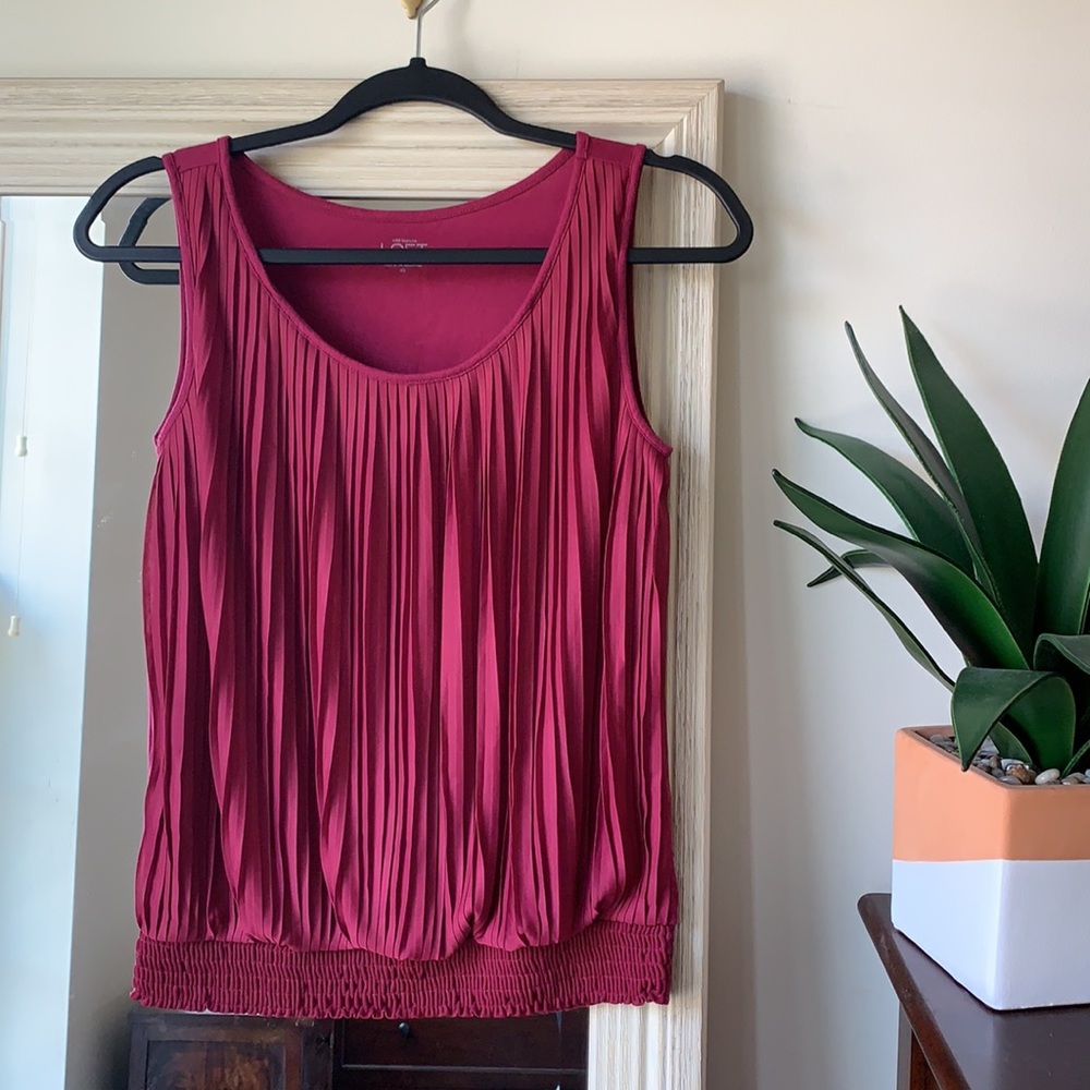 LOFT dark pink fuchsia pleated sleeveless blouse tank top (XS) ✨